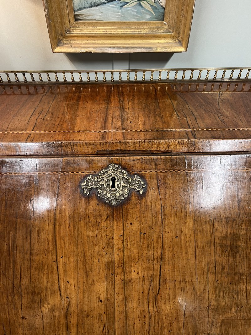 Georgian walnut bureau