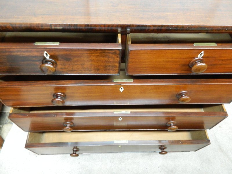 Victorian Mahogany Chest of Drawers