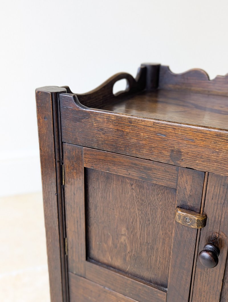 Antique Georgian Oak Bedside Cabinet c.1820