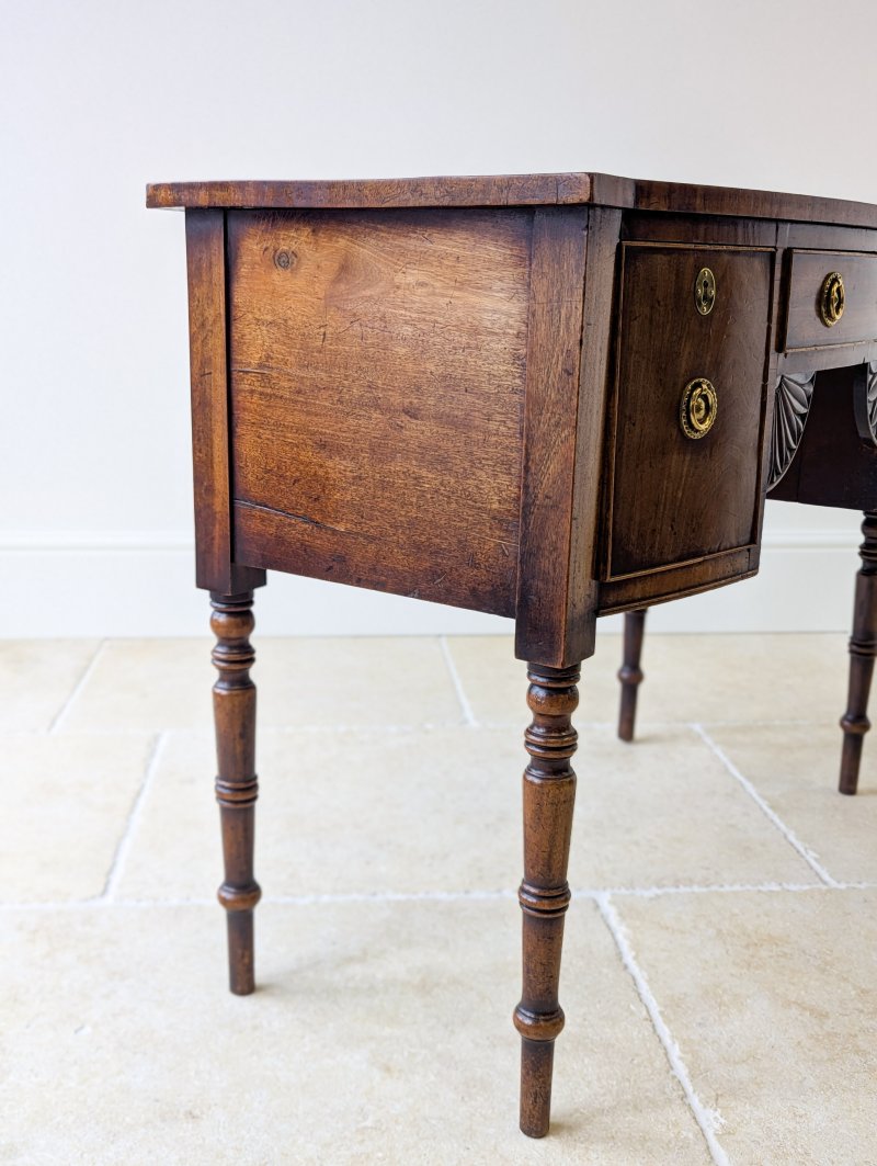 Antique Late Georgian Mahogany Bow Front Kneehole Dressing Table c.1800