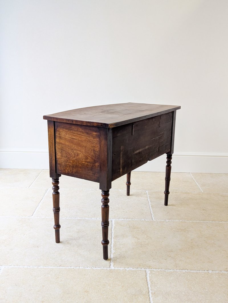 Antique Late Georgian Mahogany Bow Front Kneehole Dressing Table c.1800