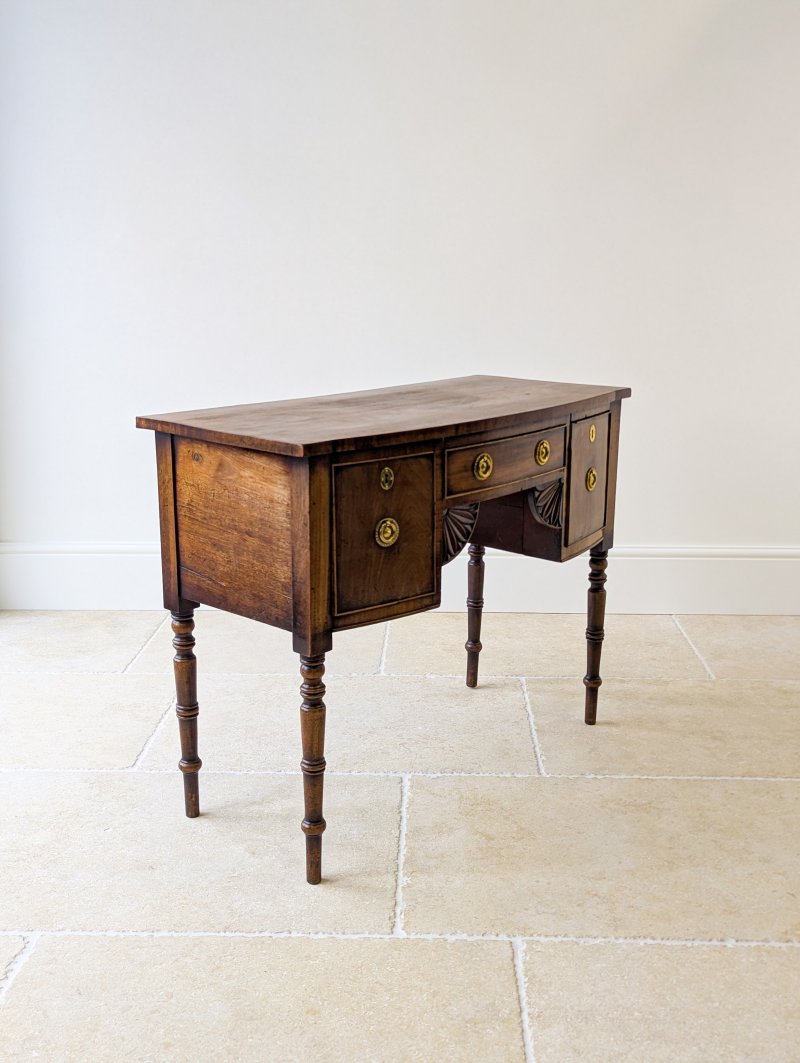 Antique Late Georgian Mahogany Bow Front Kneehole Dressing Table c.1800