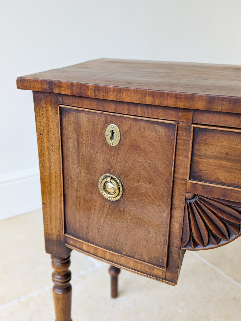 Antique Late Georgian Mahogany Bow Front Kneehole Dressing Table c.1800