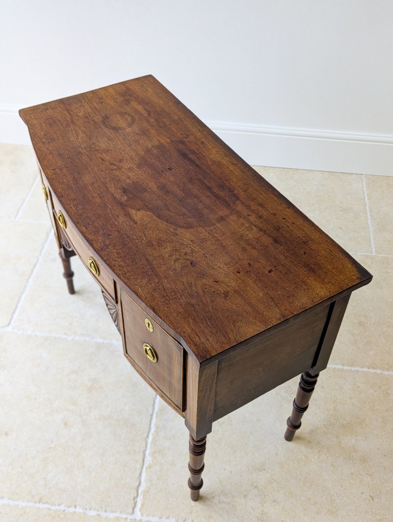 Antique Late Georgian Mahogany Bow Front Kneehole Dressing Table c.1800