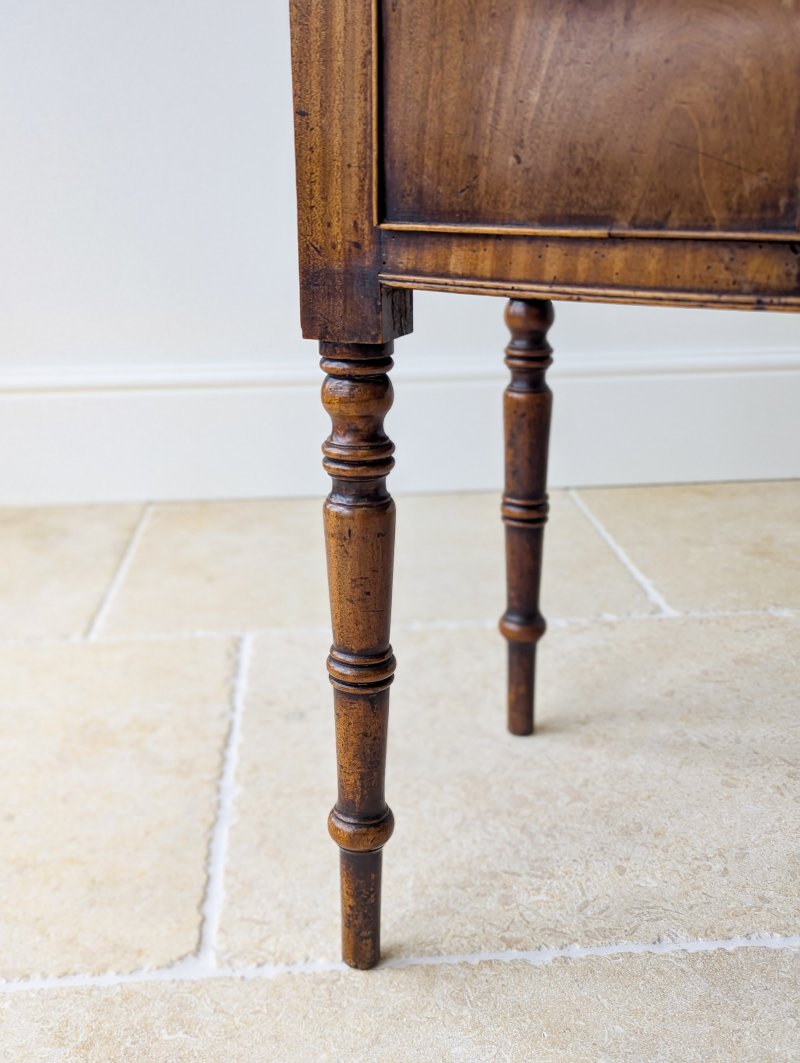 Antique Late Georgian Mahogany Bow Front Kneehole Dressing Table c.1800