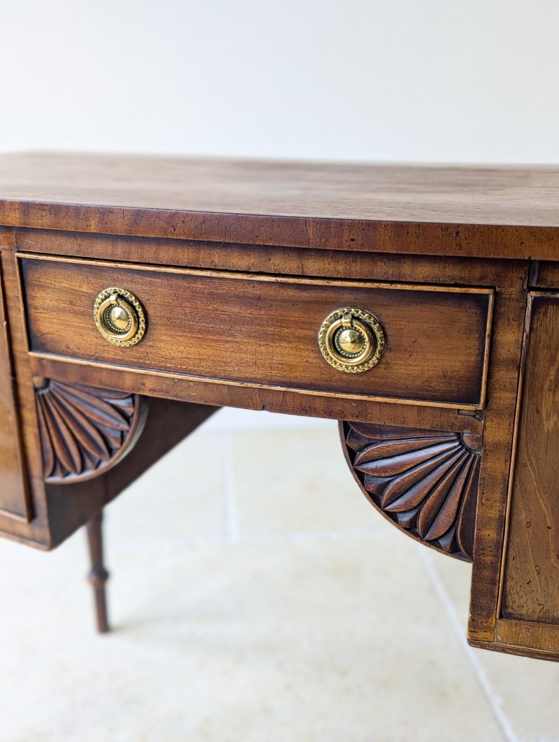 Antique Late Georgian Mahogany Bow Front Kneehole Dressing Table c.1800