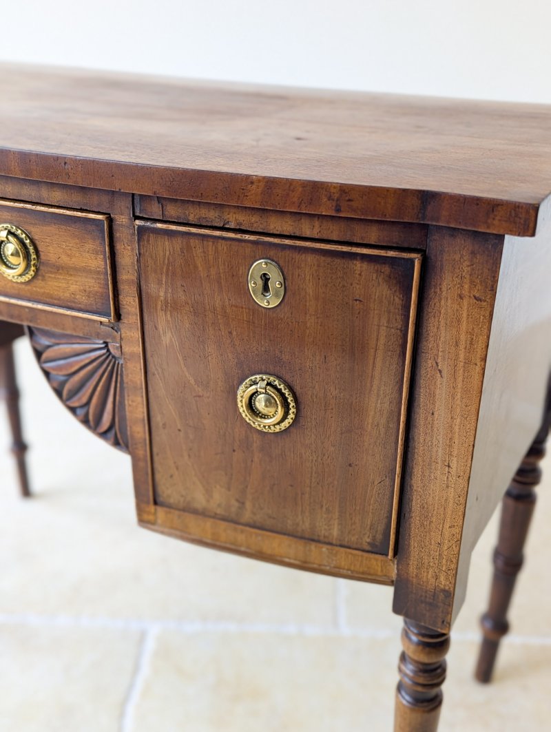 Antique Late Georgian Mahogany Bow Front Kneehole Dressing Table c.1800