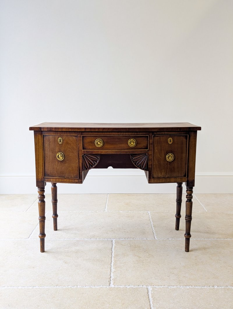 Antique Late Georgian Mahogany Bow Front Kneehole Dressing Table c.1800