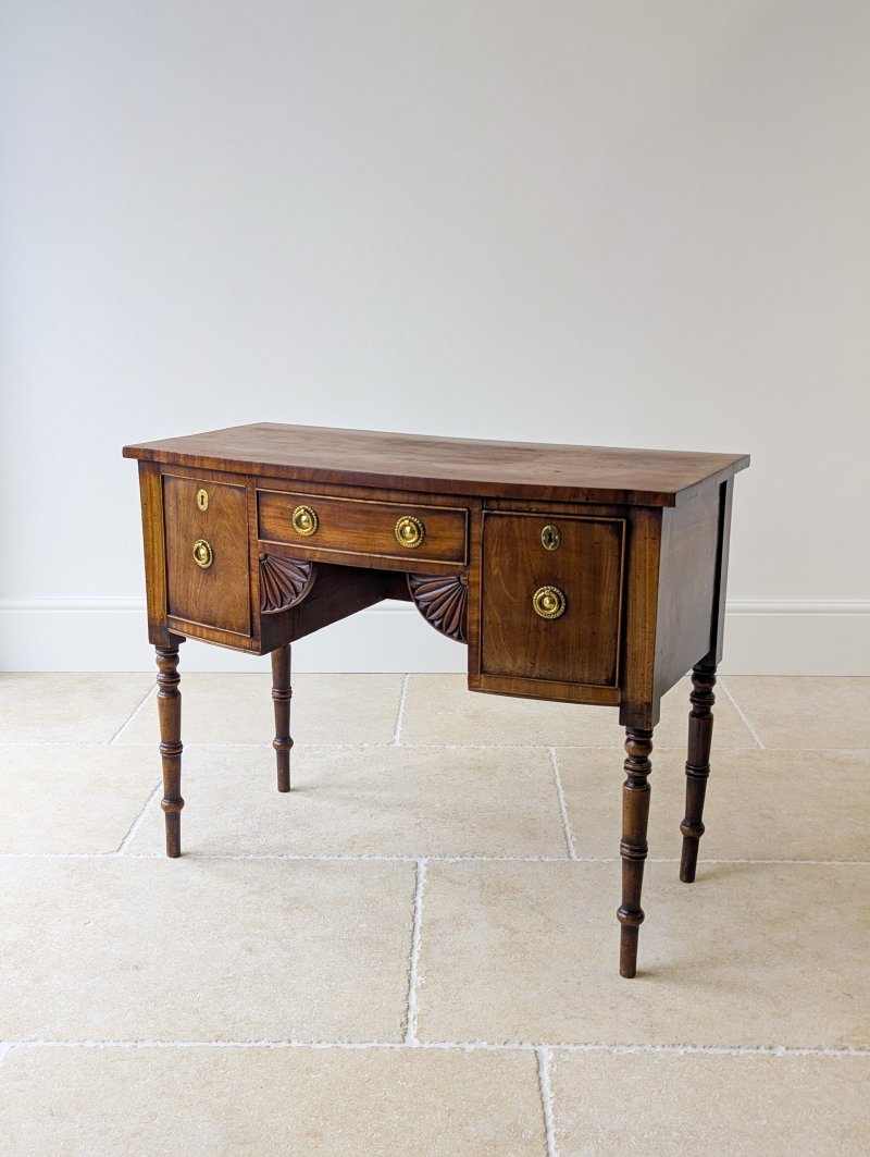 Antique Late Georgian Mahogany Bow Front Kneehole Dressing Table c.1800