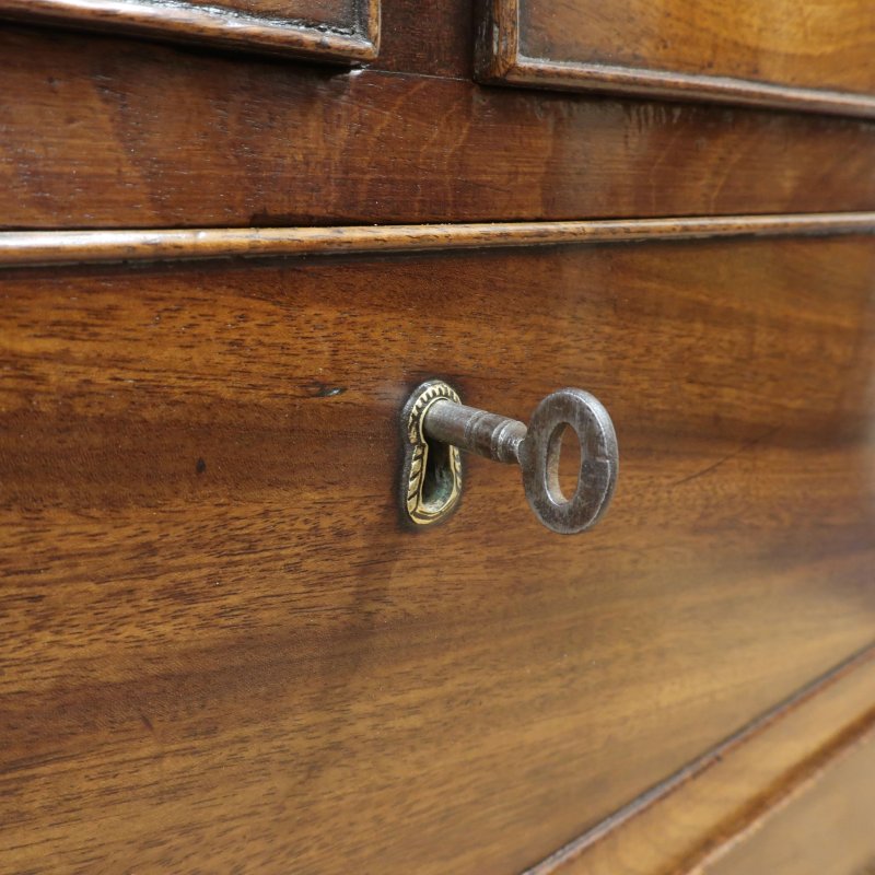 Georgian Mahogany Chest of Drawers Attributed to Gillows