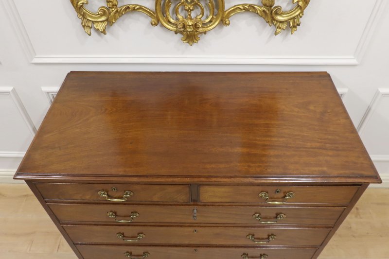 Georgian Mahogany Chest of Drawers Attributed to Gillows