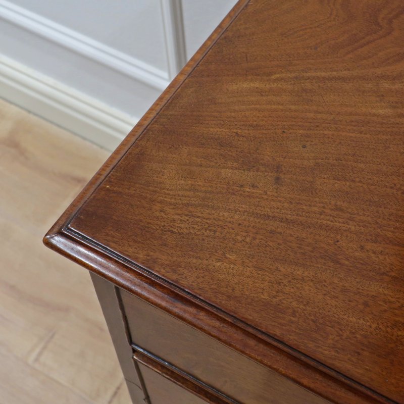 Georgian Mahogany Chest of Drawers Attributed to Gillows
