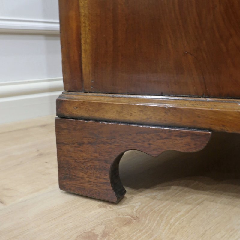 Georgian Mahogany Chest of Drawers Attributed to Gillows