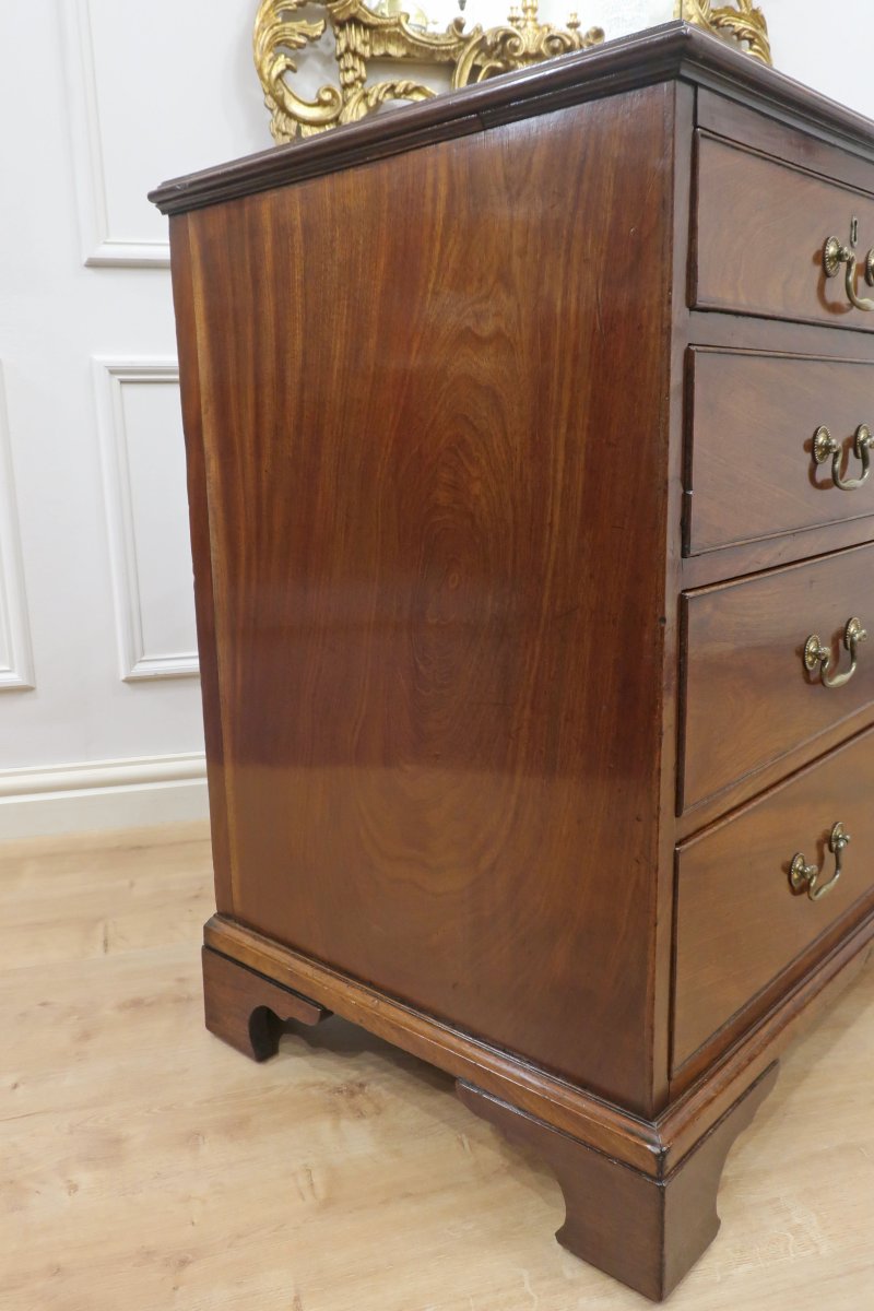 Georgian Mahogany Chest of Drawers Attributed to Gillows