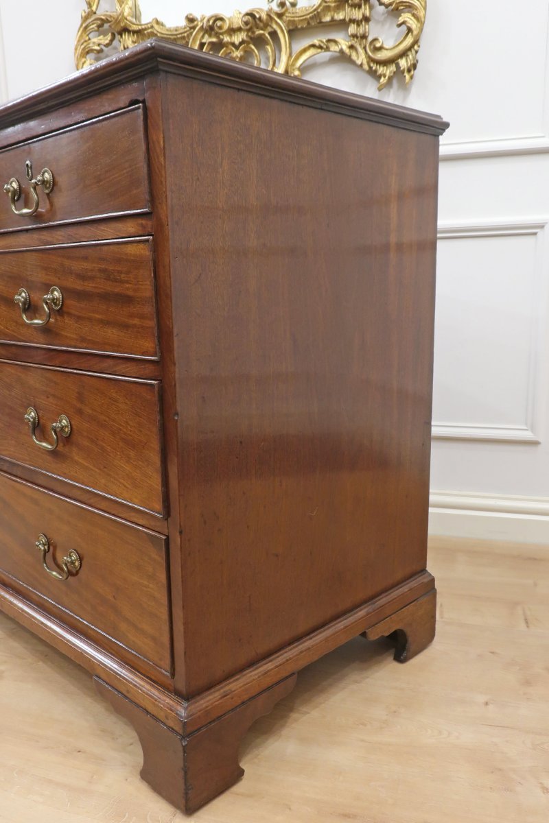 Georgian Mahogany Chest of Drawers Attributed to Gillows