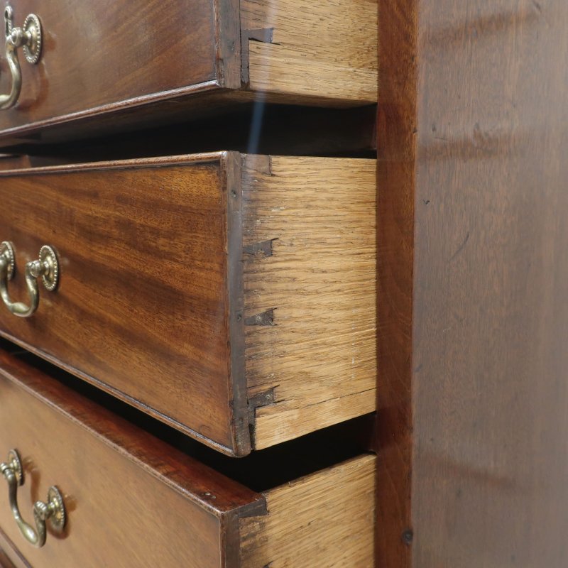 Georgian Mahogany Chest of Drawers Attributed to Gillows