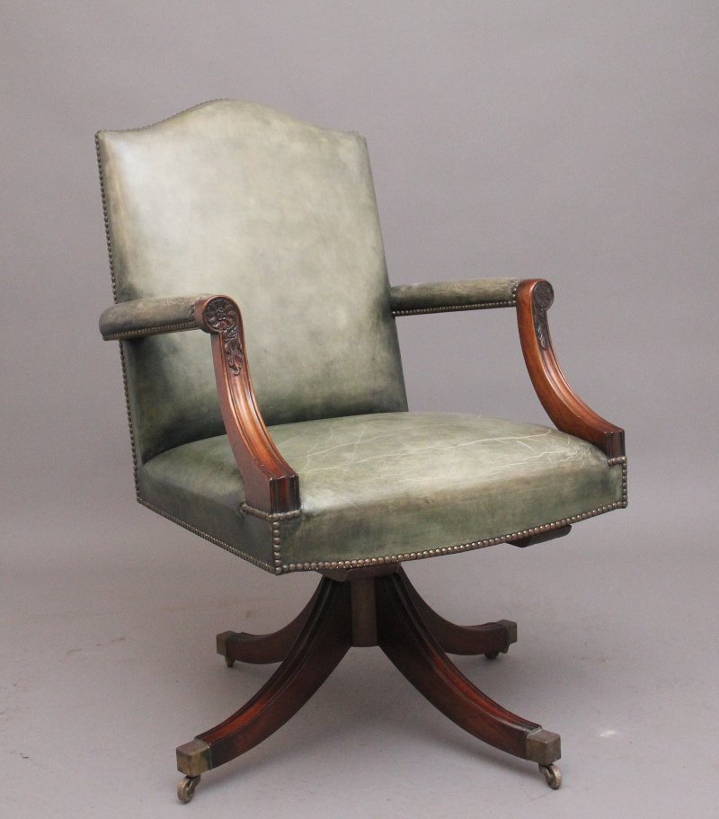 Early 20th Century mahogany desk chair