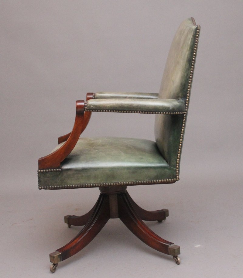 Early 20th Century mahogany desk chair