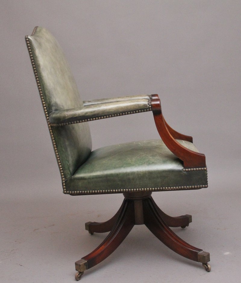 Early 20th Century mahogany desk chair