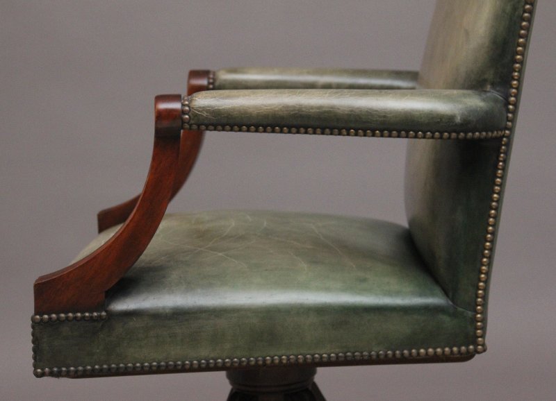 Early 20th Century mahogany desk chair