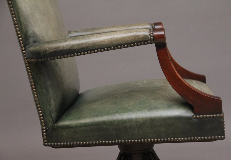 Early 20th Century mahogany desk chair