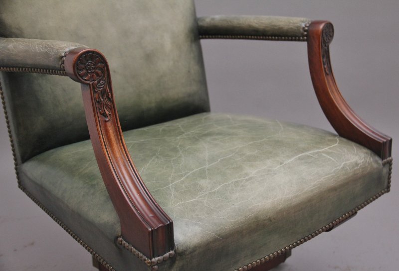 Early 20th Century mahogany desk chair