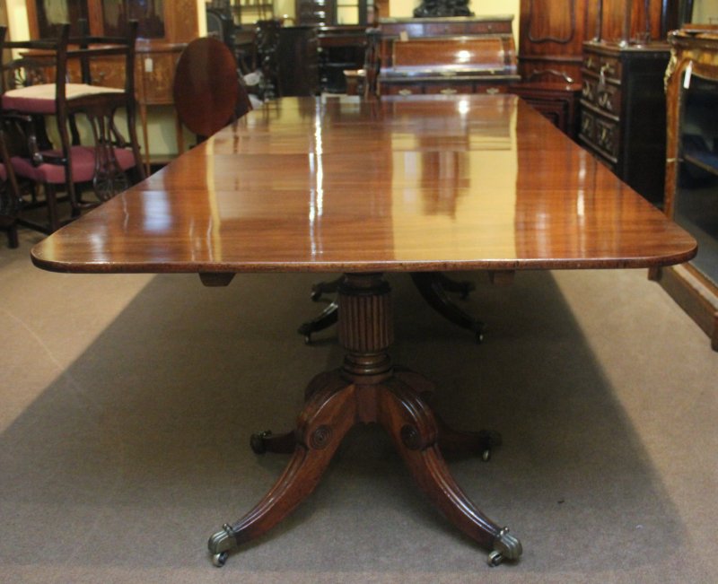 Early 19th Century mahogany three pedestal dining