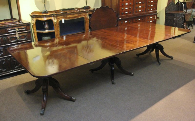 Early 19th Century mahogany three pedestal dining