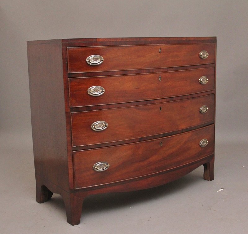 19TH CENTURY MAHOGANY CHEST OF DRAWERS