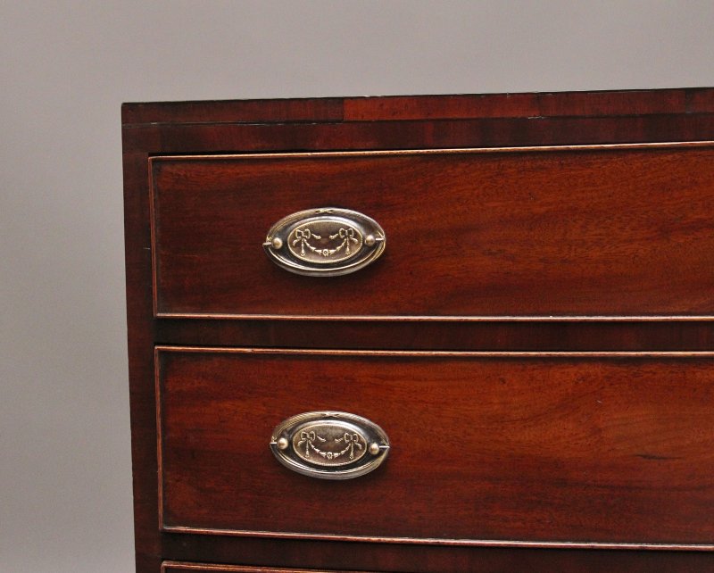 19TH CENTURY MAHOGANY CHEST OF DRAWERS