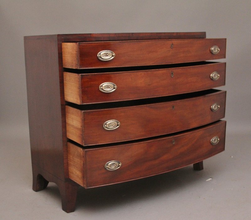 19TH CENTURY MAHOGANY CHEST OF DRAWERS