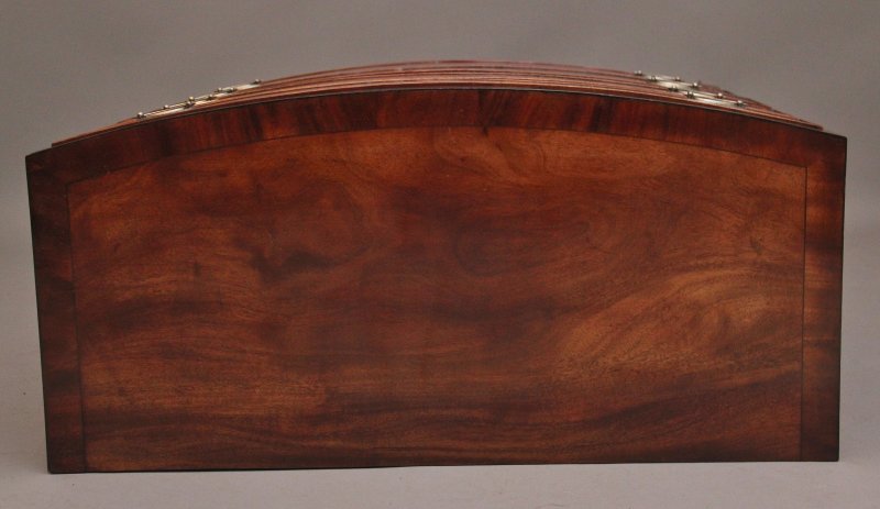 19TH CENTURY MAHOGANY CHEST OF DRAWERS