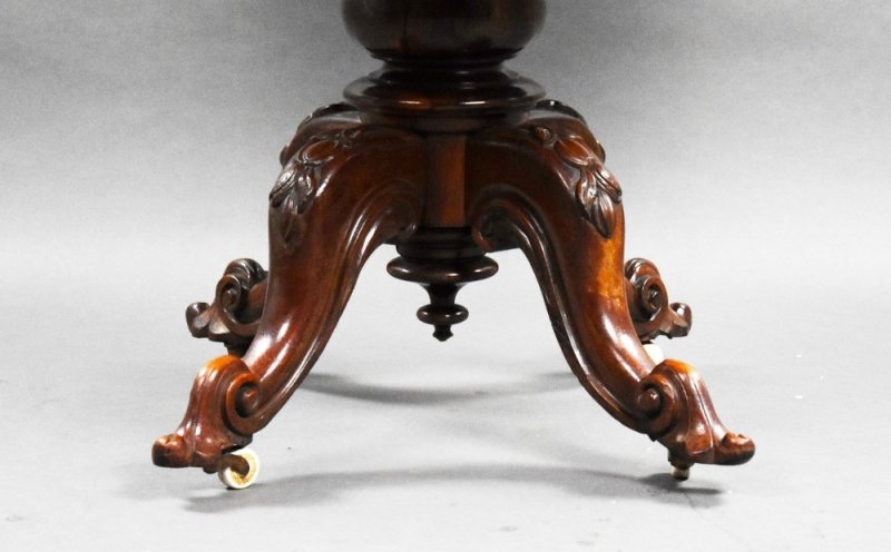 Victorian Rosewood Oval Loo Table