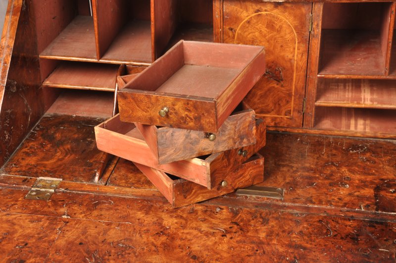 Exceptional Early 18th Century Burr Elm Bureau