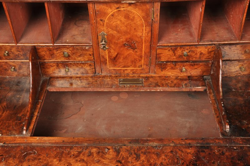 Exceptional Early 18th Century Burr Elm Bureau