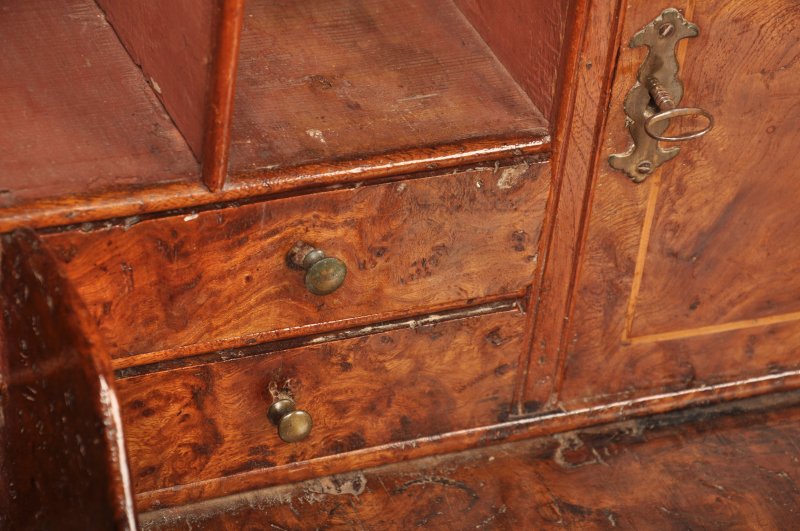 Exceptional Early 18th Century Burr Elm Bureau