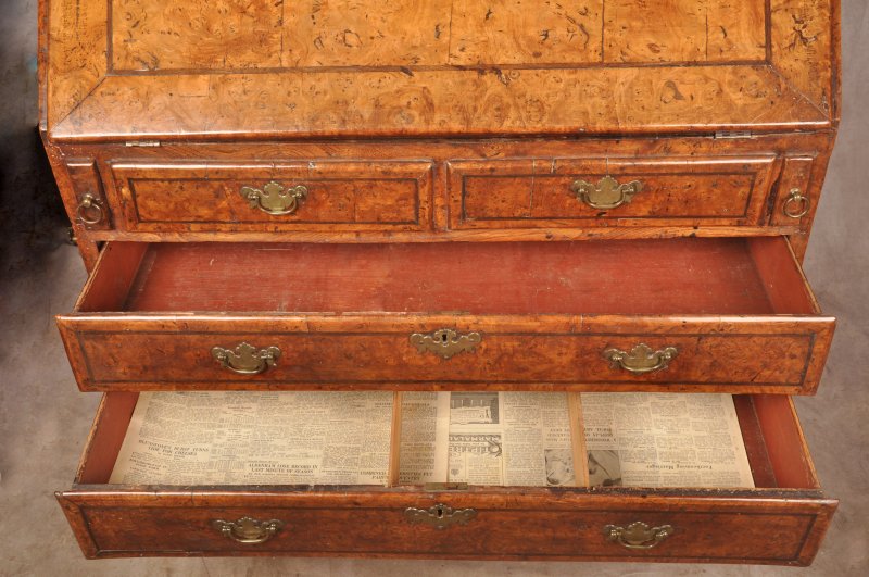 Exceptional Early 18th Century Burr Elm Bureau