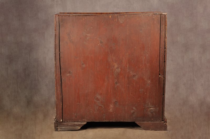 Exceptional Early 18th Century Burr Elm Bureau