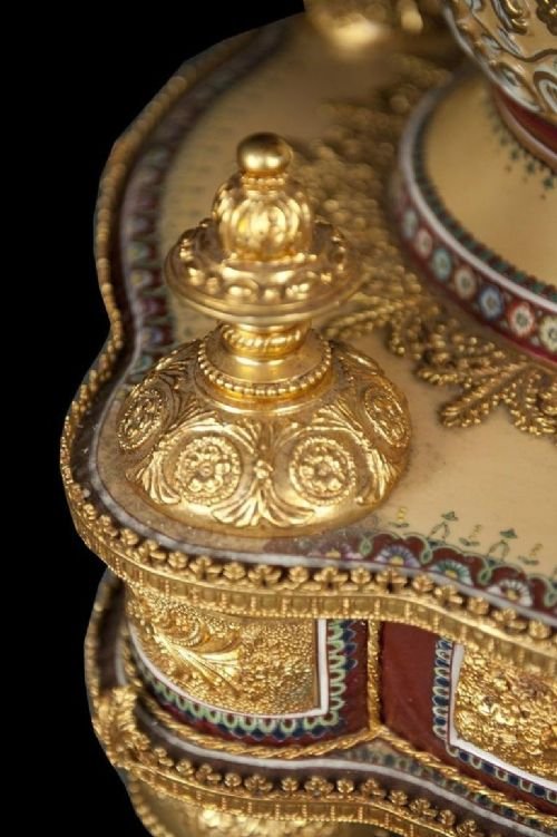 20th Century Italian Hand Painted Porcelain Majolica And Glass Table