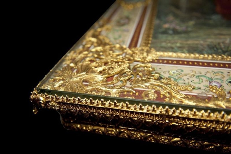 20th Century Italian Hand Painted Porcelain Majolica And Glass Table