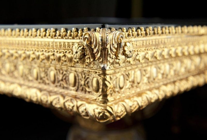 20th Century Italian Hand Painted Porcelain Majolica And Glass Table