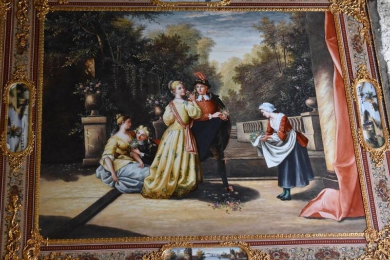 20th Century Italian Hand Painted Porcelain Majolica And Glass Table