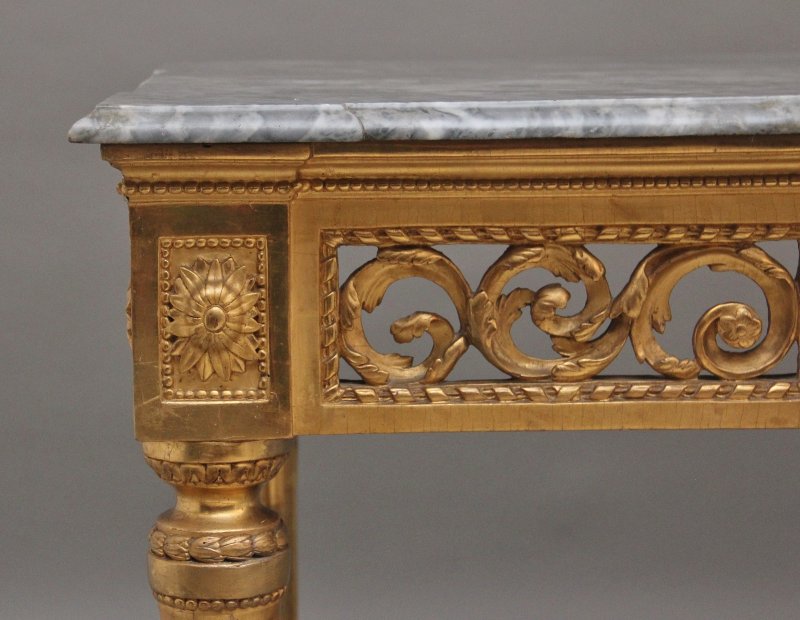 A superb quality 18th Century Italian giltwood console table