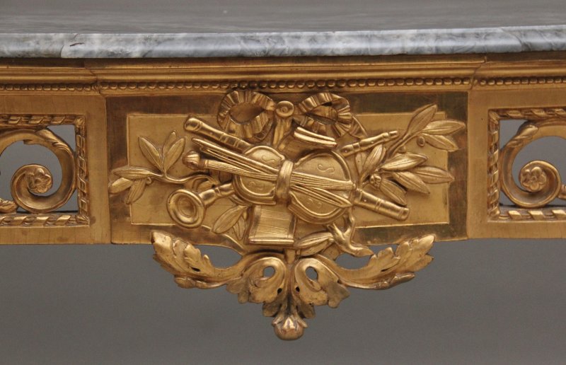 A superb quality 18th Century Italian giltwood console table
