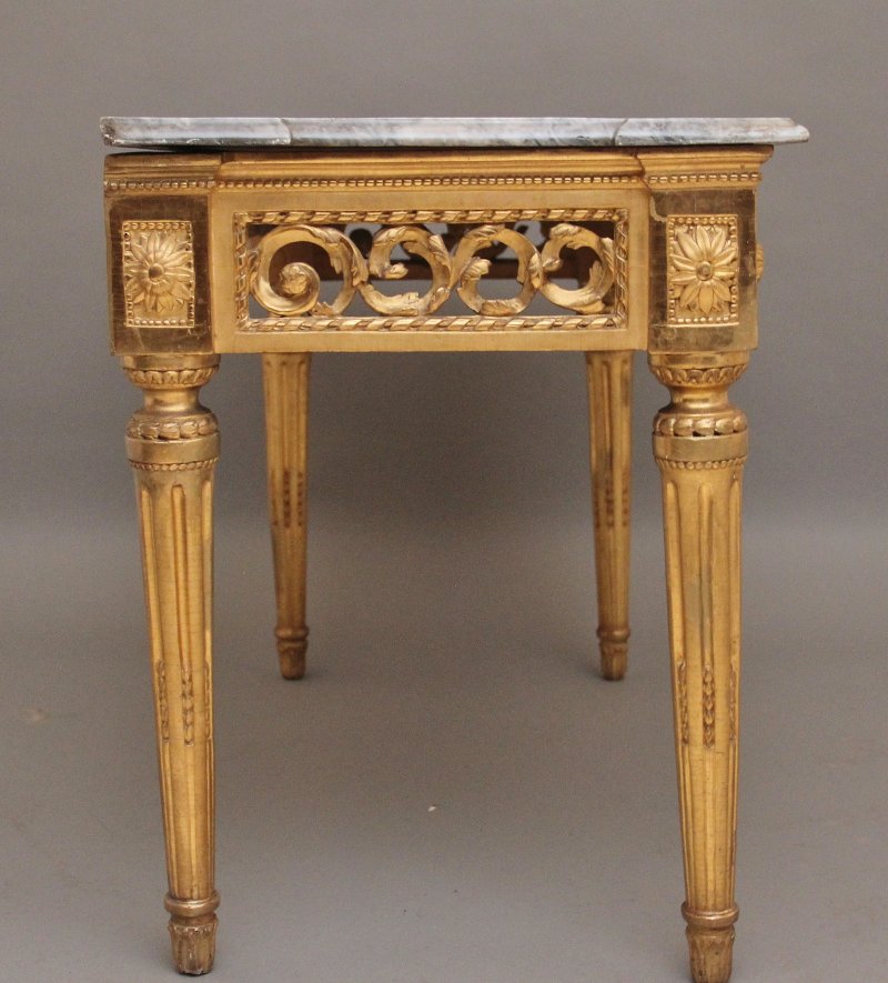 A superb quality 18th Century Italian giltwood console table