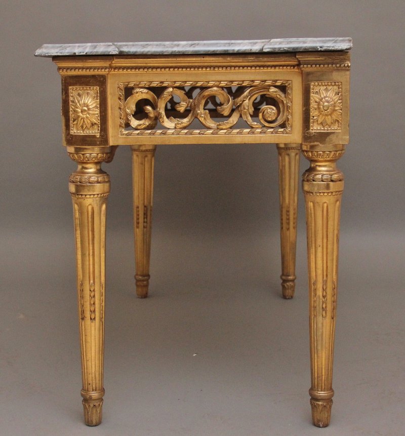 A superb quality 18th Century Italian giltwood console table