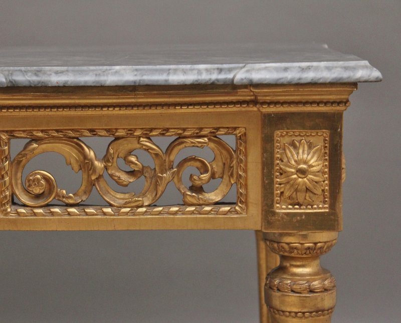 A superb quality 18th Century Italian giltwood console table
