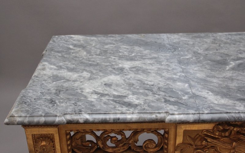 A superb quality 18th Century Italian giltwood console table
