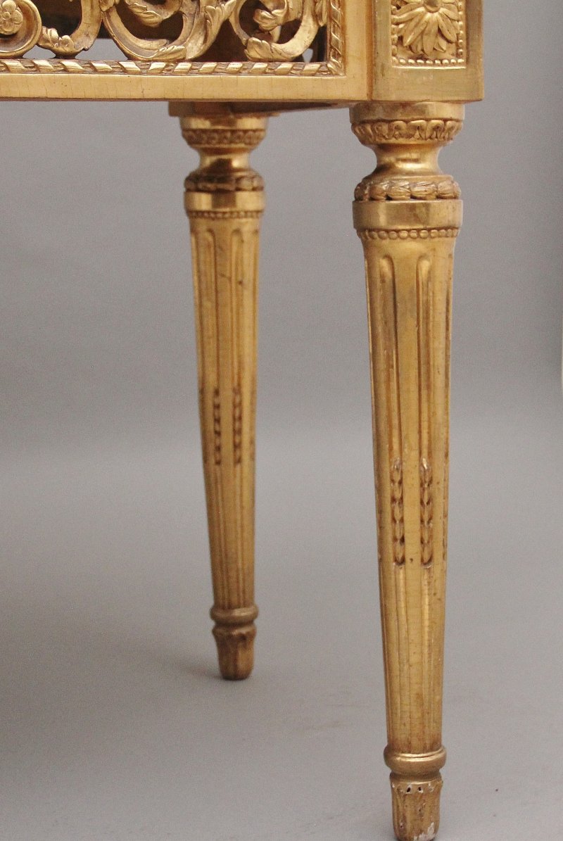 A superb quality 18th Century Italian giltwood console table