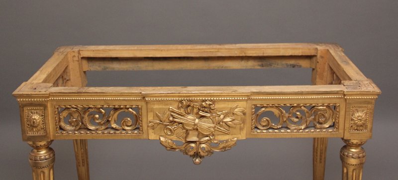 A superb quality 18th Century Italian giltwood console table